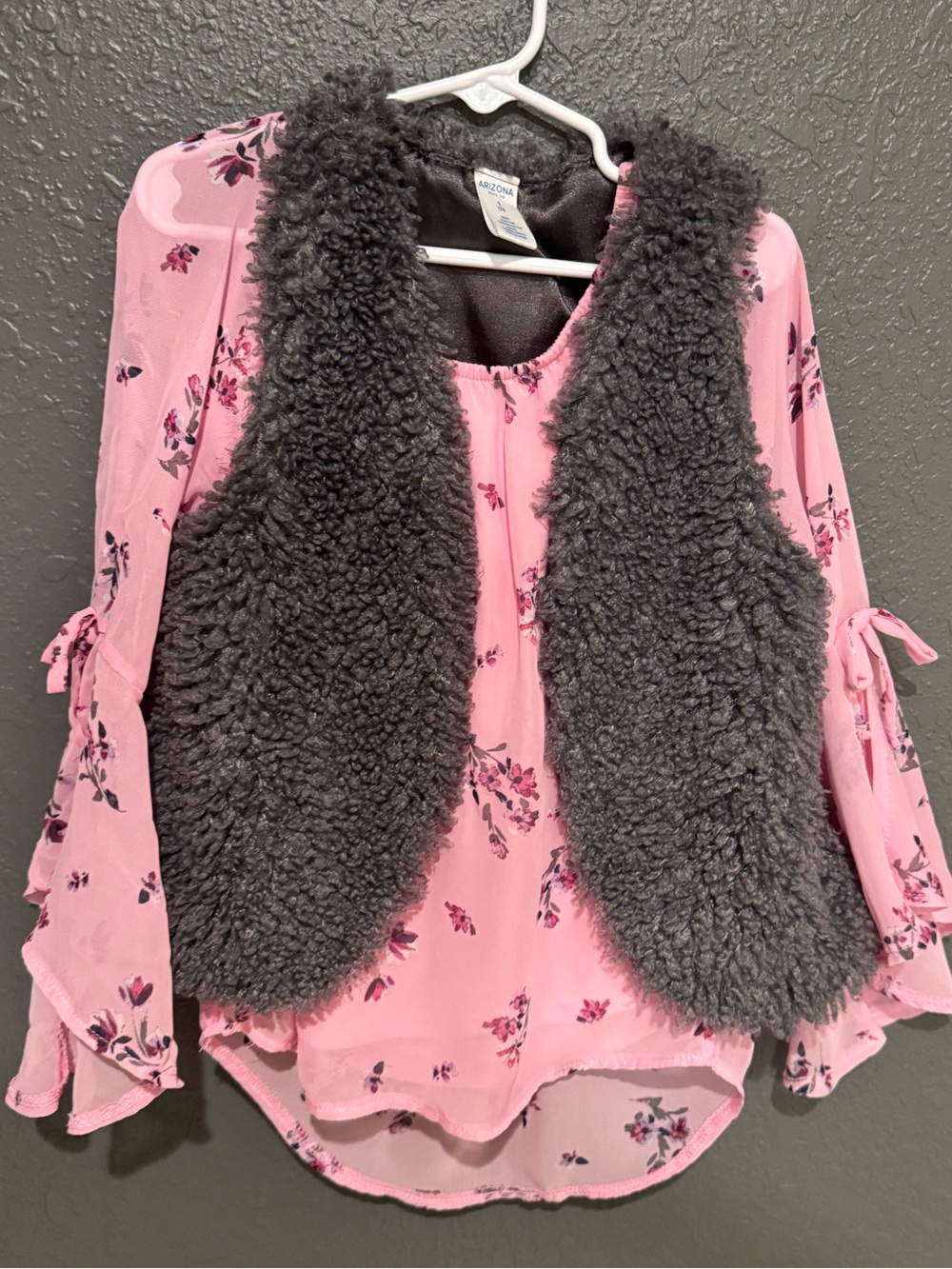 Arizona Jean Company Pink Floral Top with Charcoal Faux Fur Vest
